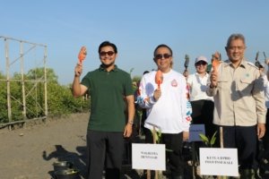 Tanam Mangrove Bersama Menteri LH dan Gubernur Bali, Agung Suyoga Soroti Pentingnya Ekosistem Pesisir