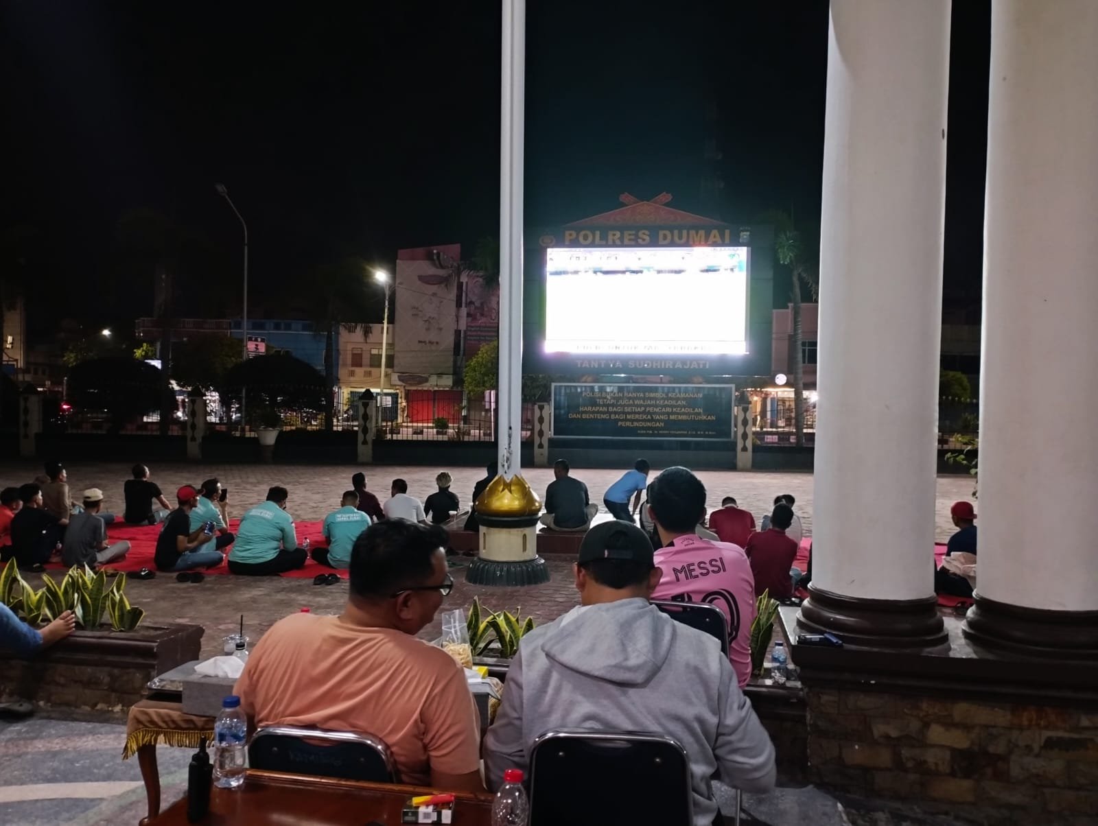 Pererat Kedekatan Polri dan Warga, Polres Dumai Gelar Nonton Bareng Piala Dunia 2026 Pererat Kedekatan Polri dan Warga, Polres Dumai Gelar Nonton Bareng Piala Dunia 2026
