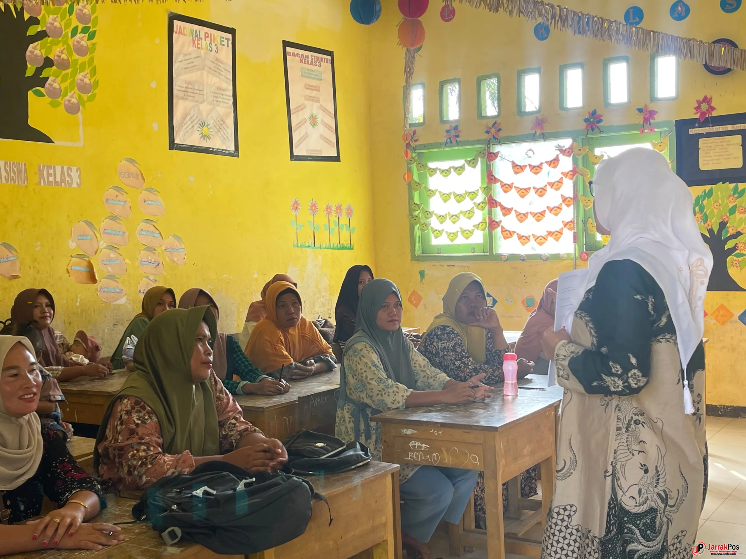 SD Negeri 61 Kaur Laksanakan Pembagian Rapor Semester Berjalan Lancar dan Penuh Kekeluargaan SD Negeri 61 Kaur Laksanakan Pembagian Rapor Semester Berjalan Lancar dan Penuh Kekeluargaan