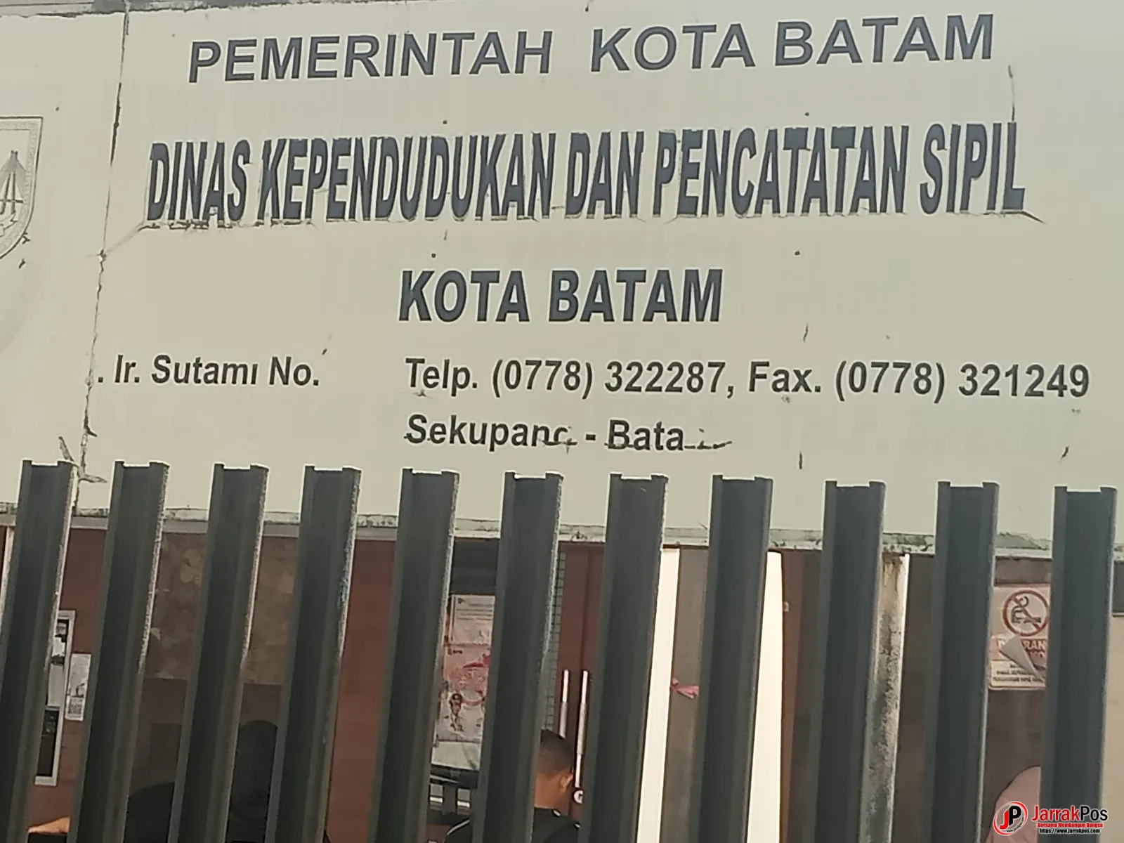 Kadisduk Batam Kangkangi UUD 1945 dan UU HAM, Ribuan Warga Terancam “Hilang Status” Kadisduk Batam Kangkangi UUD 1945 dan UU HAM, Ribuan Warga Terancam “Hilang Status”