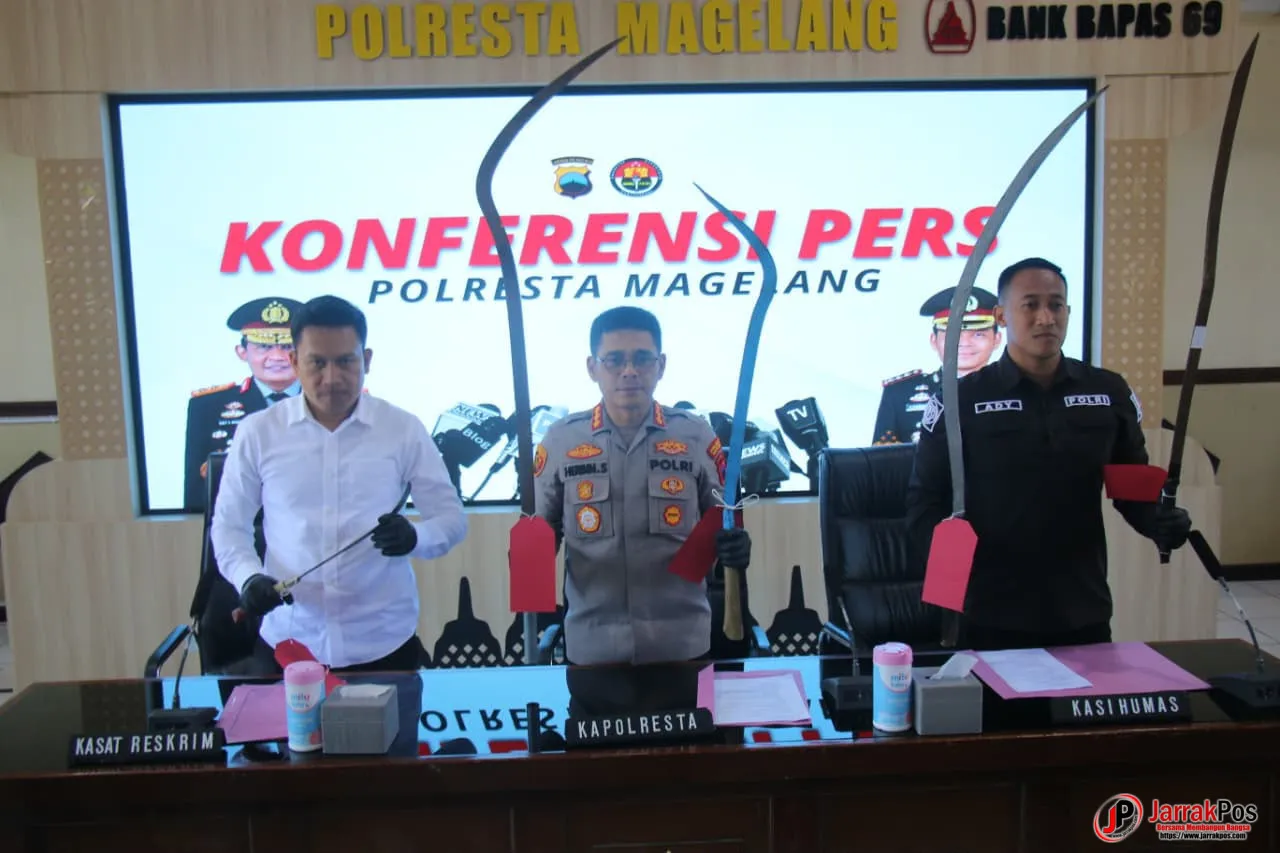 Tujuh Pelaku Tawuran Antar Geng Bersajam di Magelang Berhasil Diamankan Polisi Tujuh Pelaku Tawuran Antar Geng Bersajam di Magelang Berhasil Diamankan Polisi