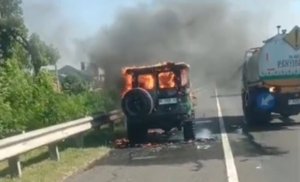 Sebuah Mobil Landcruiser Terbakar Di Tol Palikanci KM 201.