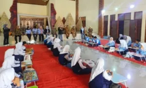 Peringati HAN ke-42, Pemkab Cirebon Gelar Pelatihan Melukis Kaca untuk Anak-Anak