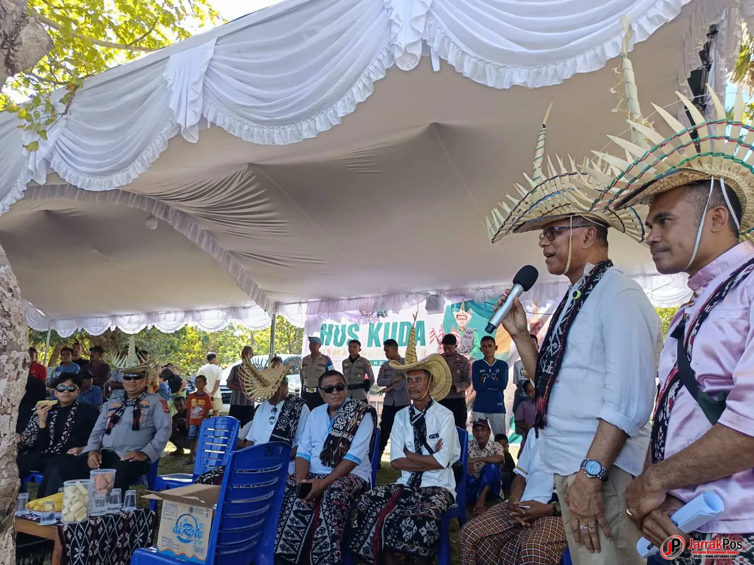 Ketua Panitia Hus Kuda Usman Husin Cup II, Eran Harbona Sipa: “Ini Hus Kuda dengan Partisipasi Kuda Terbanyak Sepanjang Sejarah di Rote Ndao” Ketua Panitia Hus Kuda Usman Husin Cup II, Eran Harbona Sipa: “Ini Hus Kuda dengan Partisipasi Kuda Terbanyak Sepanjang Sejarah di Rote Ndao”
