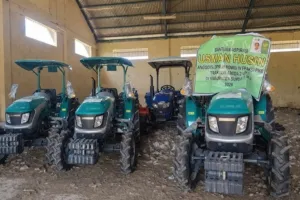 Aspirasi Usman Husin Hadir di Sumba Timur, Dua Kelompok Tani Terima Traktor Roda Empat untuk Pertama Kalinya