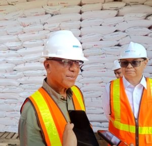 Usman Husin Tinjau Gudang Pupuk Indonesia di Kupang, Dorong Evaluasi Distribusi hingga Penambahan Kios
