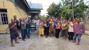 Usman Husin Serahkan Traktor Roda Empat untuk Petani Bawang Oesao, Bantuan Aspirasi Pertama yang Diterima Petani