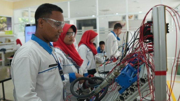 Kemendikdasmen Dorong Robotika jadi Peluang Karier bagi Lulusan SMK