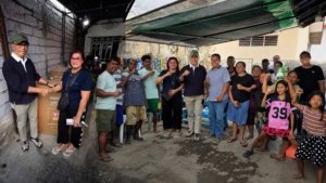 Penantian Bertahun-tahun Berakhir, Pedagang Ikan Oeba Terima Bantuan Freezer Gratis dari Usman Husin