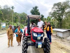 Usman Husin Hadirkan Traktor, Bibit Durian dan Pupuk untuk KWT Hidup Oleh Iman di TTS, Ketua Kelompok: “Ini Berkat yang Sudah Lama Kami Nantikan”