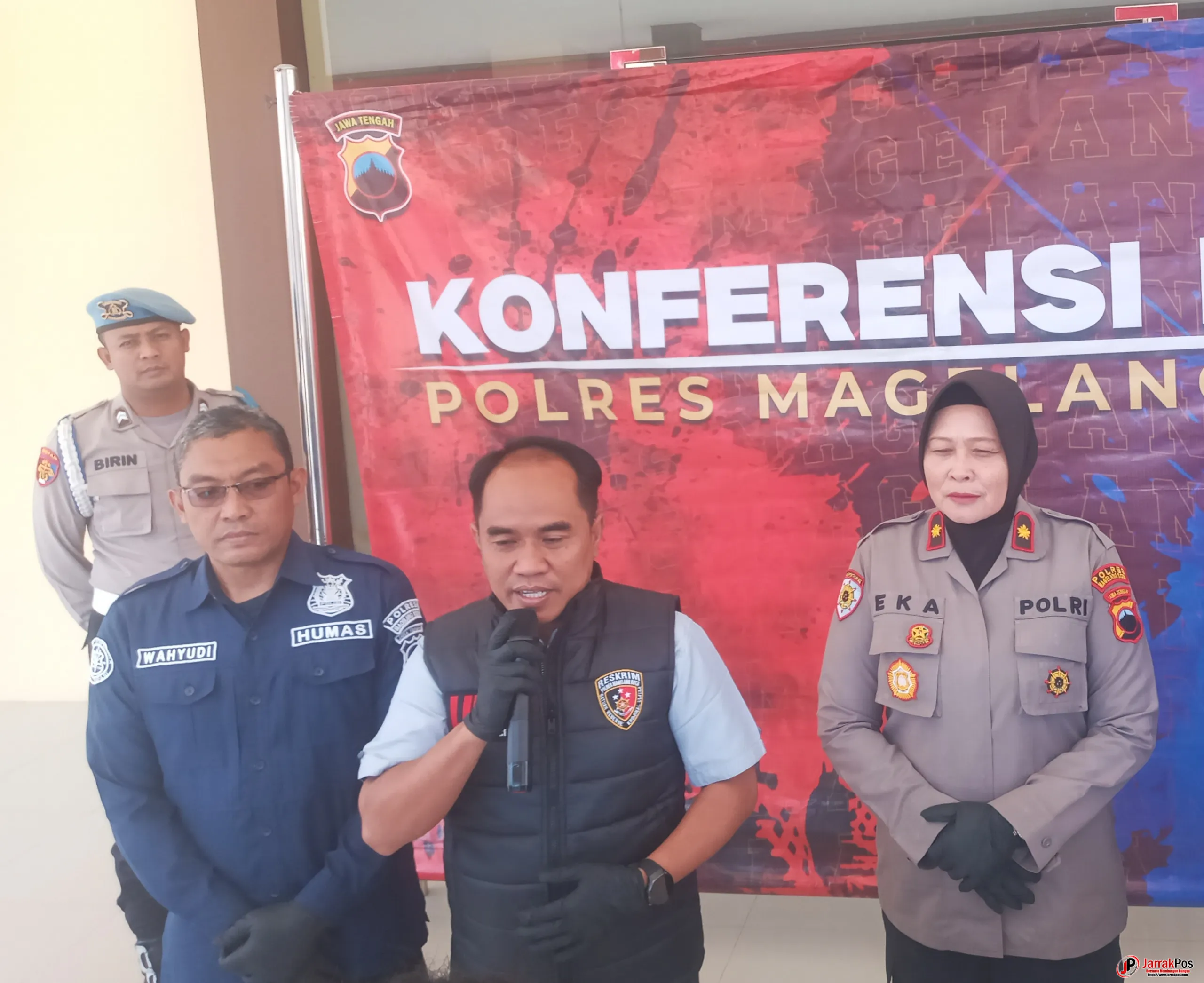 Dua Pelaku Pencuri di SDN Bandongan 3 Berhasil Ditangkap Dua Pelaku Pencuri di SDN Bandongan 3 Berhasil Ditangkap
