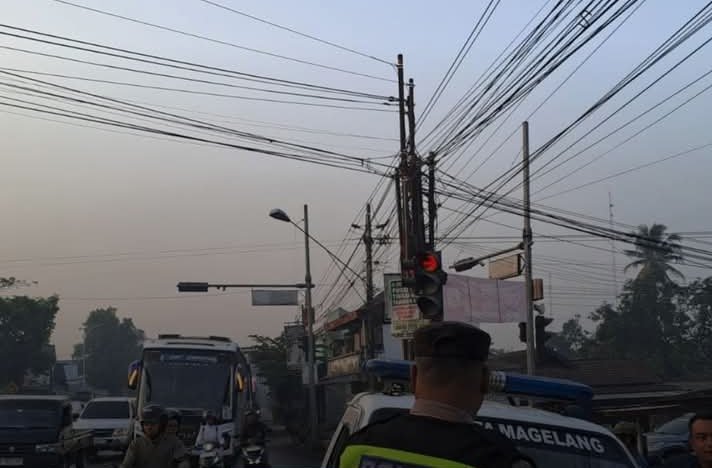 Truk Books Tabrak Yamaha Vixion di Jalan Magelang- Yogyakarta Pengendara Vixion Luka Berat Truk Books Tabrak Yamaha Vixion di Jalan Magelang- Yogyakarta Pengendara Vixion Luka Berat