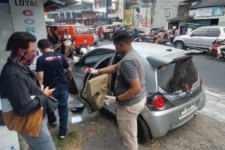 Telah terjadi Pecah Kaca Mobil di Pakelan Telah terjadi Pecah Kaca Mobil di Pakelan