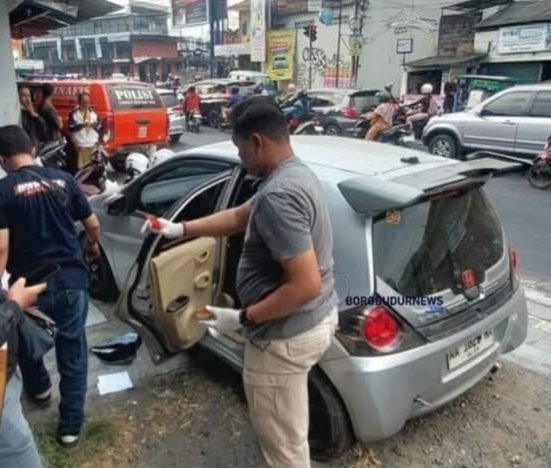 Niat Beli Bakso, Mobil Parkir di Pinggir Jalan Alami Pencurian Pecah Kaca Niat Beli Bakso, Mobil Parkir di Pinggir Jalan Alami Pencurian Pecah Kaca