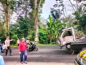 Diduga Kerusakan Mesin, Mobil Terbakar di Jalan Magelang-Kopeng