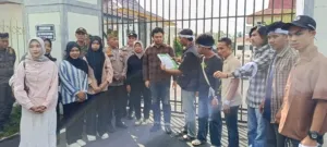 Puluhan Mahasiswa Gelar Aksi di Kejari Rokan Hulu, Desak Pengusutan Dugaan Dana Haji dan Evaluasi Prestasi MTQ 2026