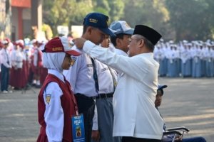 Buka MPLS Ramah 2026, Mendikdasmen Minta Sekolah Bebas Perpeloncoan dan Senioritas