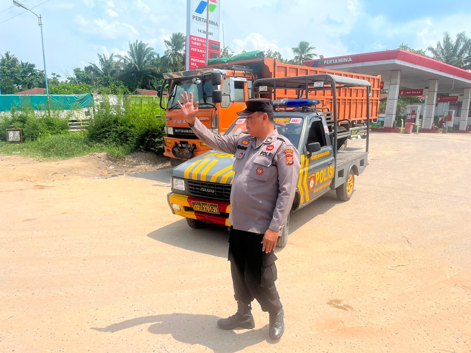 Polsek Bukit Kapur Pantau Tiga SPBU Di Wilayahnya Menjaga Kondusifitas Dan Ketersediaan BBM Polsek Bukit Kapur Pantau Tiga SPBU Di Wilayahnya Menjaga Kondusifitas Dan Ketersediaan BBM