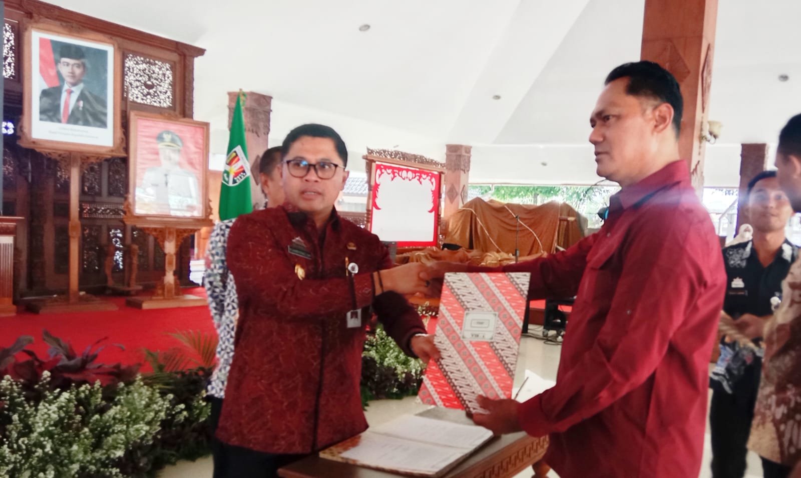Pemkot Magelang Serahkan Bantuan Keuangan Partai Politik Pemkot Magelang Serahkan Bantuan Keuangan Partai Politik