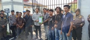 Aksi Jilid II Puluhan Mahasiswa Geruduk Kejari Rohul, Tuntut Usut Dugaan Penyimpangan Anggaran Haji 2026