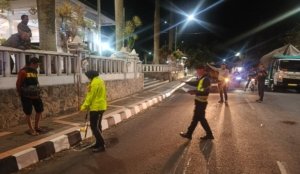 Melawan Arus Lalu Lintas, Motor Nmax Hantam Truk