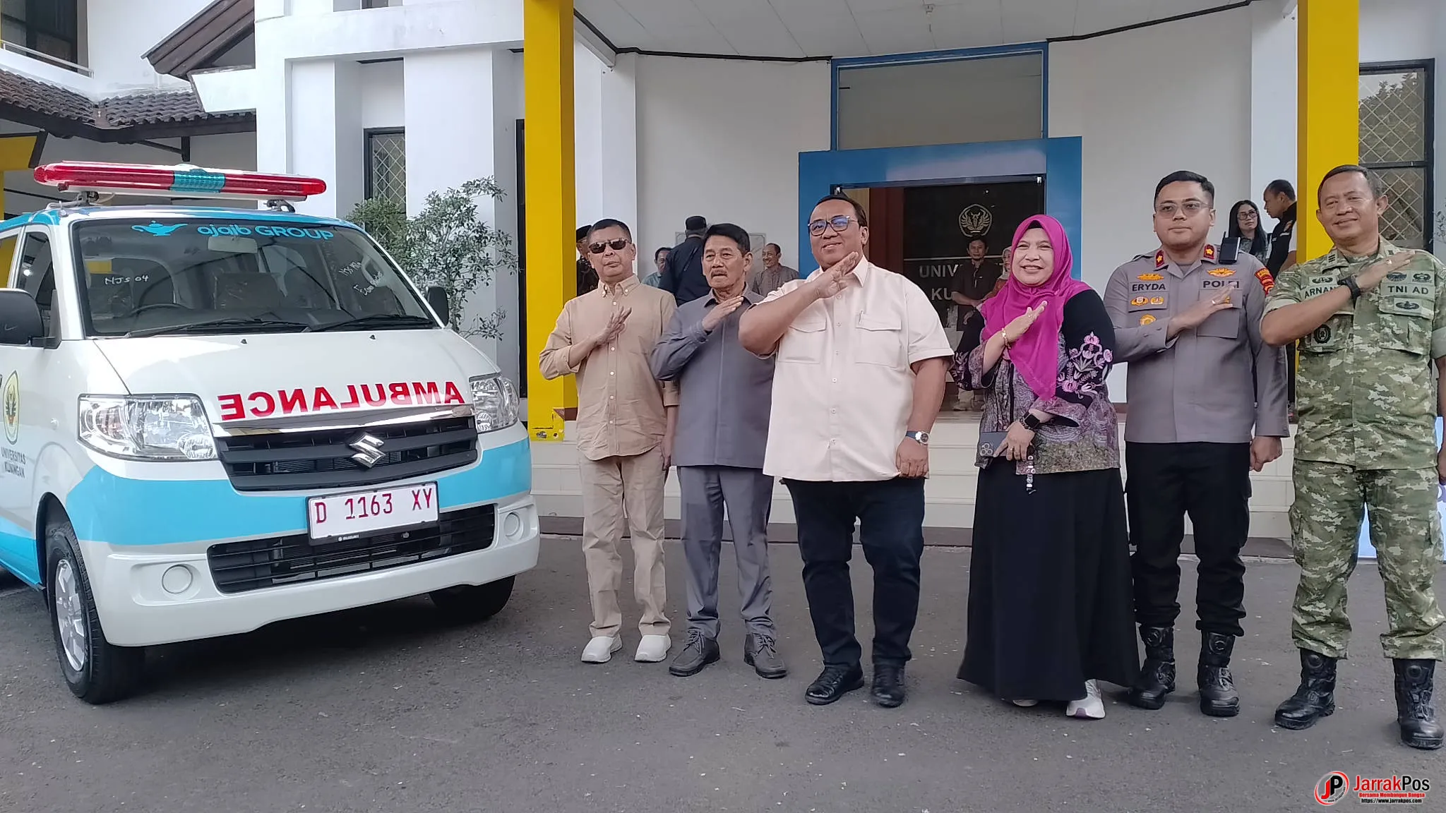 Presiden Komisaris Ajaib Group, Berikan CSR Satu Unit Mobil Ambulans untuk “UNIKU” Presiden Komisaris Ajaib Group, Berikan CSR Satu Unit Mobil Ambulans untuk “UNIKU”