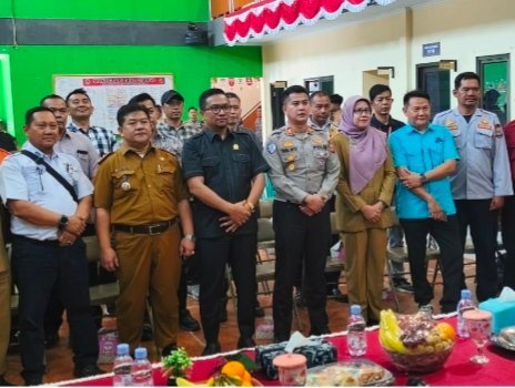 DPRD Tekan Pemkab Cirebon Segera Bangun Flyover dan Bus Karyawan Khusus DPRD Tekan Pemkab Cirebon Segera Bangun Flyover dan Bus Karyawan Khusus