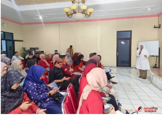 Disbudpar Cirebon Gelar Seminar Gerabah Sitiwinangun, Dorong Jadi Destinasi Wisata Edukasi Berbasis Kriya Disbudpar Cirebon Gelar Seminar Gerabah Sitiwinangun, Dorong Jadi Destinasi Wisata Edukasi Berbasis Kriya