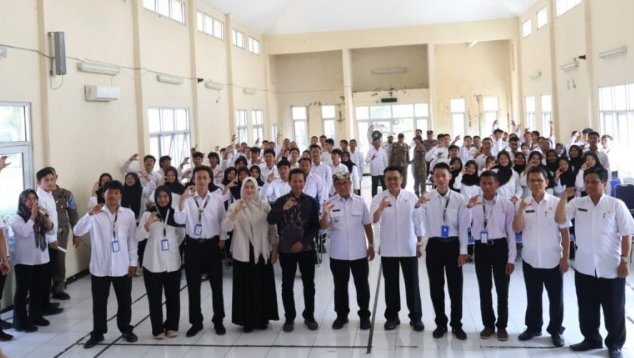 Terbukti: 125 Peserta Pelatihan BLK Plumbon Dapat Kontrak Kerja Sebelum Lulus Terbukti: 125 Peserta Pelatihan BLK Plumbon Dapat Kontrak Kerja Sebelum Lulus