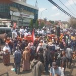 Aksi Damai Peternak Ayam di Alun-Alun Kota Magelang, Ribuan Ayam Dibagikan ke Masyarakat