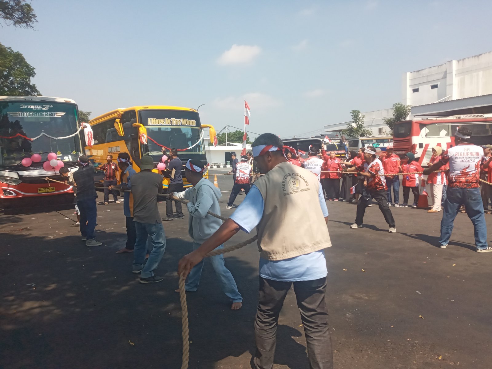 Meriah! Sambut HUT RI Ke-81 Terminal Tipe A Tidar Magelang adakan Lomba Tarik Bus Meriah! Sambut HUT RI Ke-81 Terminal Tipe A Tidar Magelang adakan Lomba Tarik Bus