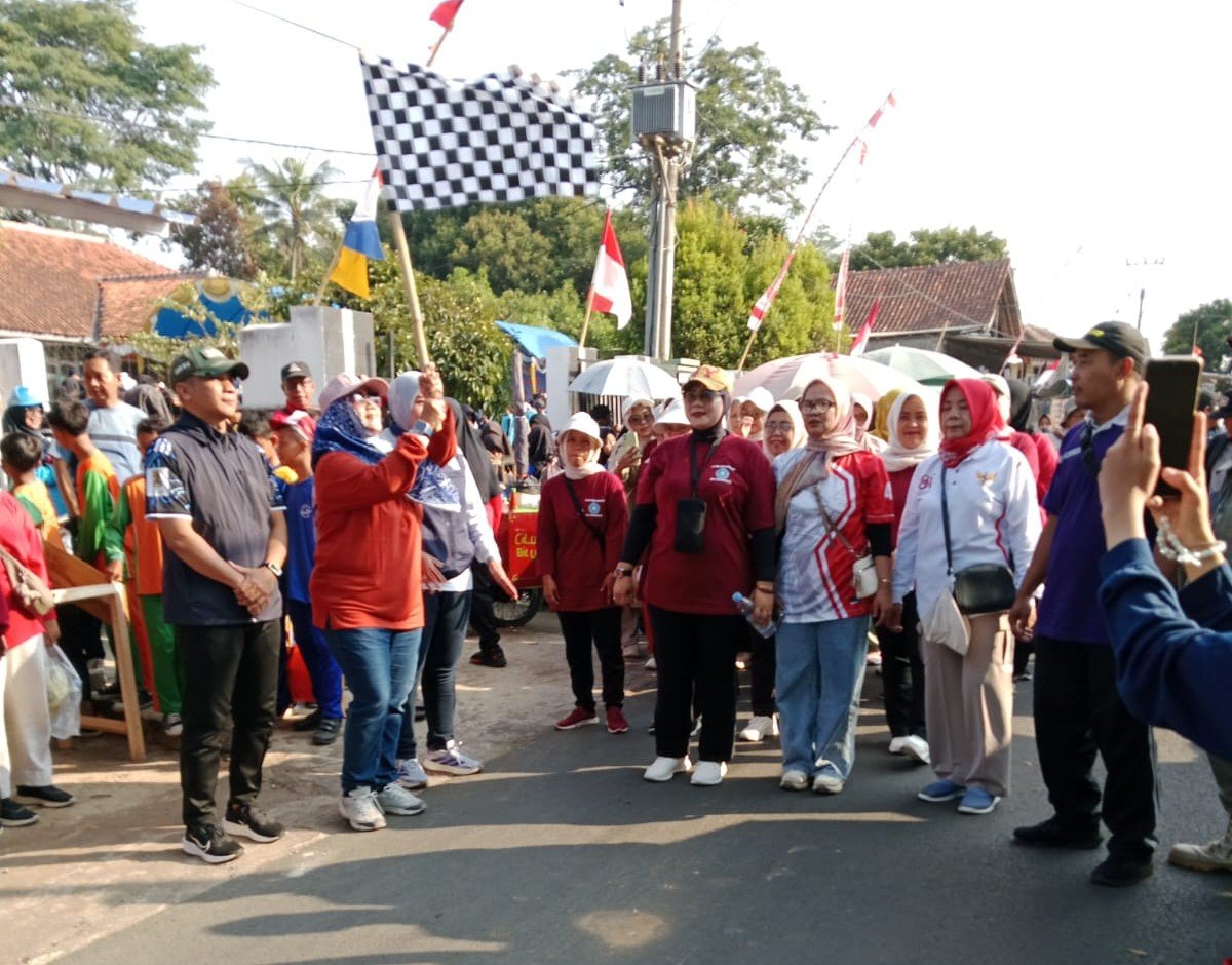 Meriahkan HUT RI ke-81 dan Hari Jadi Kuningan ke-528, Ribuan Warga Kalimanggis Antusias Ikuti Jalan Santai Meriahkan HUT RI ke-81 dan Hari Jadi Kuningan ke-528, Ribuan Warga Kalimanggis Antusias Ikuti Jalan Santai