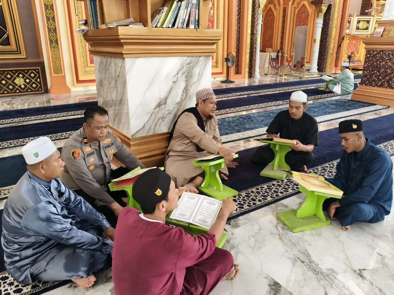 MUI Rohul Berikan Dukungan Pembelajaran Tambahan Terhadap Korban Narkoba di Polsek Kepenuhan Berupa Bimbingan Rohani dan Mental MUI Rohul Berikan Dukungan Pembelajaran Tambahan Terhadap Korban Narkoba di Polsek Kepenuhan Berupa Bimbingan Rohani dan Mental