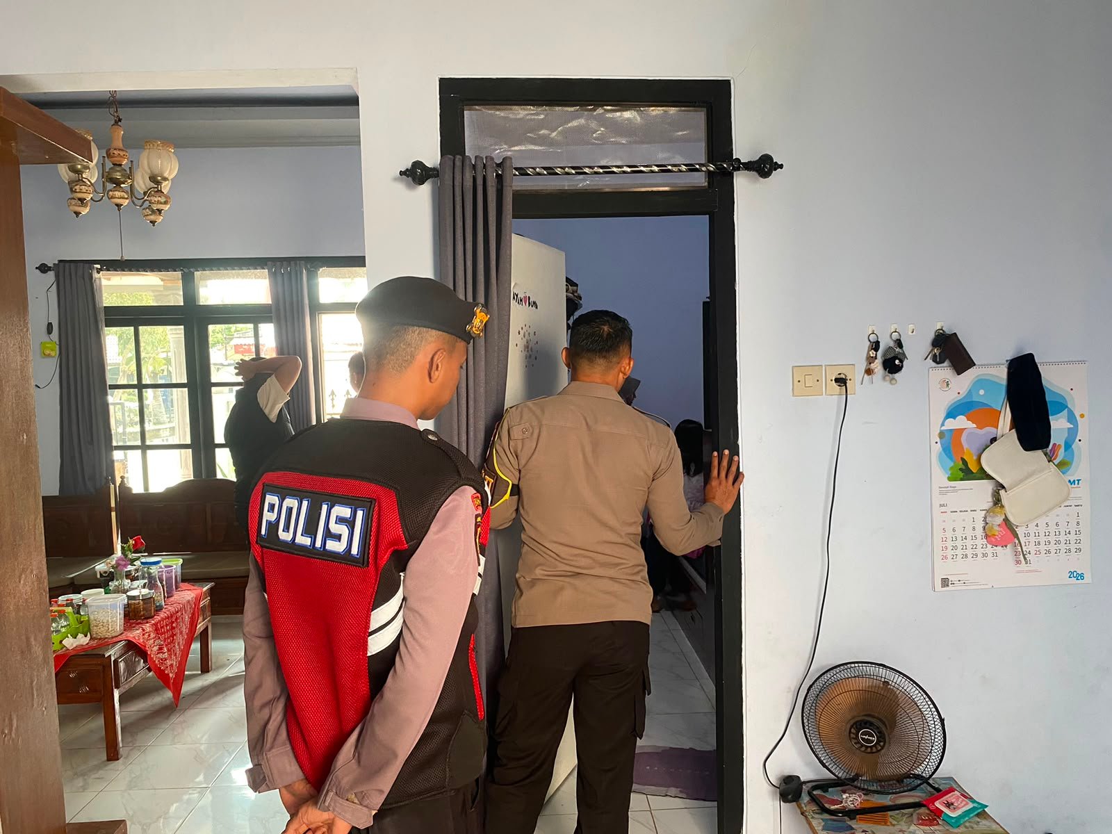 Respons Humanis Polres Ponorogo, Personel 110 Bantu Tenangkan Anak Berkebutuhan Khusus Respons Humanis Polres Ponorogo, Personel 110 Bantu Tenangkan Anak Berkebutuhan Khusus