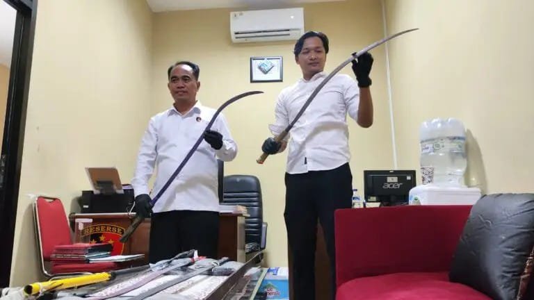 Tiga Pelaku Diamankan Satreskrim Polres Magelang Kota Gegara Hendak Tawuran dan membawa Sajam Tiga Pelaku Diamankan Satreskrim Polres Magelang Kota Gegara Hendak Tawuran dan membawa Sajam