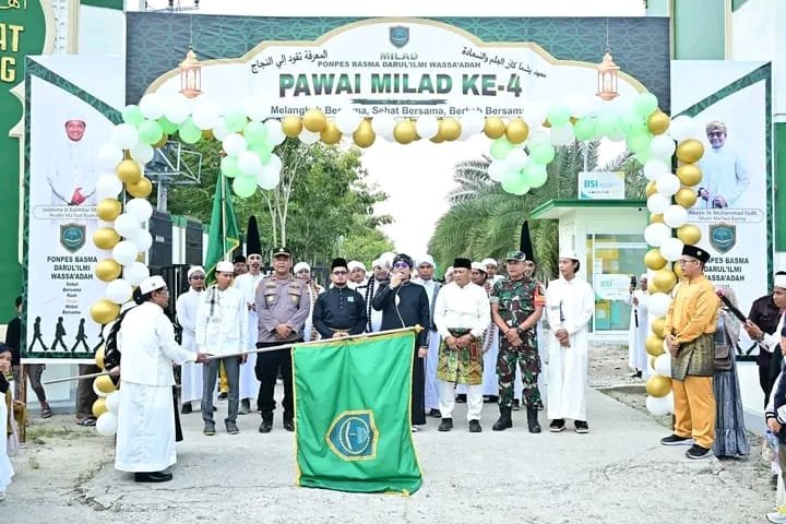Ribuan Santri Gelar Pawai Karnaval dalam Rangka Peringatan Milad Ke-4 Pondok Pesantren Basma Darul ’Ilmi Wassa’adah, Polsek Kepenuhan Polres Rohul, Gelar Pengamanan Ribuan Santri Gelar Pawai Karnaval dalam Rangka Peringatan Milad Ke-4 Pondok Pesantren Basma Darul ’Ilmi Wassa’adah, Polsek Kepenuhan Polres Rohul, Gelar Pengamanan