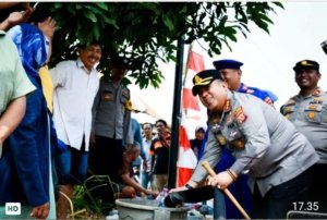 Peduli Warga Terdampak Kekeringan, Polresta Cirebon Distribusikan 6.000 Liter Air Bersih ke Desa Slangit