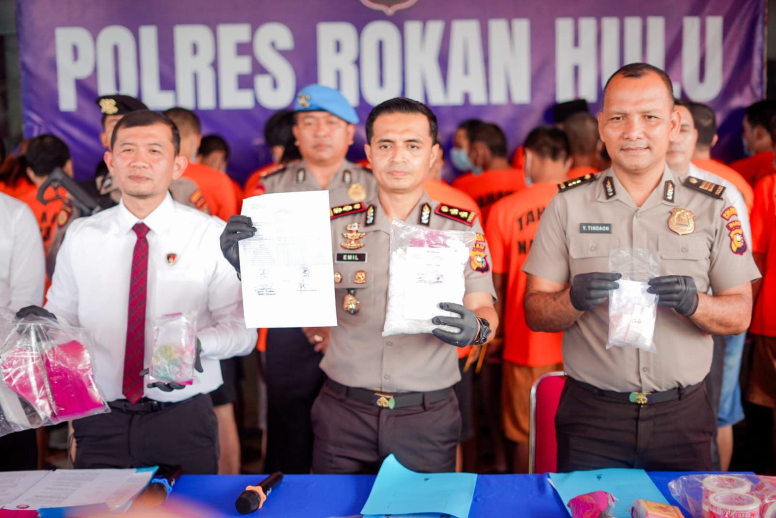 Polres Rohul Gelar Press Release, Bandar Narkotika di Rambah dengan Sabu 1,03 Kilogram dan 246 Butir Ekstasi Polres Rohul Gelar Press Release, Bandar Narkotika di Rambah dengan Sabu 1,03 Kilogram dan 246 Butir Ekstasi