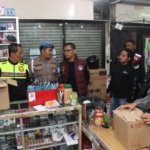 Polisi Razia Puluhan Botol Miras Berbagai Merk
