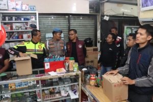 Polisi Razia Puluhan Botol Miras Berbagai Merk