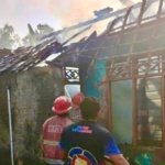 Korsleting Charger HP Bakar Rumah di Karangsembung, Damkar Cirebon Imbau Waspada Instalasi Listrik