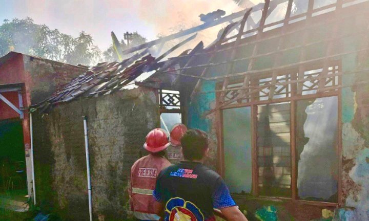 Korsleting Charger HP Bakar Rumah di Karangsembung, Damkar Cirebon Imbau Waspada Instalasi Listrik Korsleting Charger HP Bakar Rumah di Karangsembung, Damkar Cirebon Imbau Waspada Instalasi Listrik