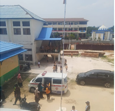 Sekitar 20 Siswa Di SDN 13 Buluh Kasab  Dumai Dilarikan ke Rumah Sakit Diduga Keracunan MBG