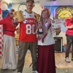 Adi Siswanto S.Sos.M.IP Dampingi Istri Tercinta Ana Raih Juara II  Terima Trophy Lomba Karaoke Cafe Pondok Gede