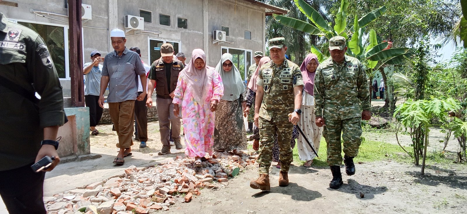 Pangdam XIX/Tuanku Tambusai Tinjau Program Manunggal Air Bersih di Dumai Pangdam XIX/Tuanku Tambusai Tinjau Program Manunggal Air Bersih di Dumai