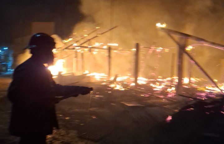 Malam Minggu Mencekam di Pasar Sandang Tegal Gubug, 45 Lapak Hangus Dilalap Si Jago Merah Malam Minggu Mencekam di Pasar Sandang Tegal Gubug, 45 Lapak Hangus Dilalap Si Jago Merah
