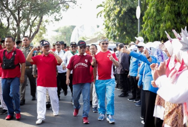 Gerak Jalan Kerukunan, Bupati Imron Ajak Warga Cirebon Merawat Kebersamaan ala Para Wali Gerak Jalan Kerukunan, Bupati Imron Ajak Warga Cirebon Merawat Kebersamaan ala Para Wali