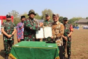 Bupati Imron Apresiasi Manfaat Nyata TMMD ke-129 di Desa Luwung Kencana