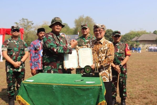 Bupati Imron Apresiasi Manfaat Nyata TMMD ke-129 di Desa Luwung Kencana Bupati Imron Apresiasi Manfaat Nyata TMMD ke-129 di Desa Luwung Kencana
