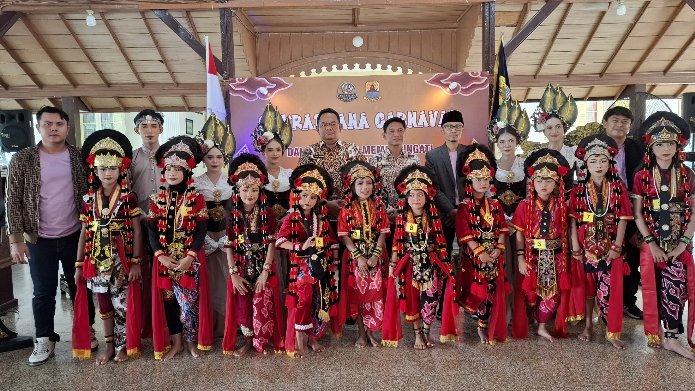 Cakrabuana Karnaval: Sinergi UMKM dan Budaya Lokal Dongkrak Ekonomi Cirebon Cakrabuana Karnaval: Sinergi UMKM dan Budaya Lokal Dongkrak Ekonomi Cirebon
